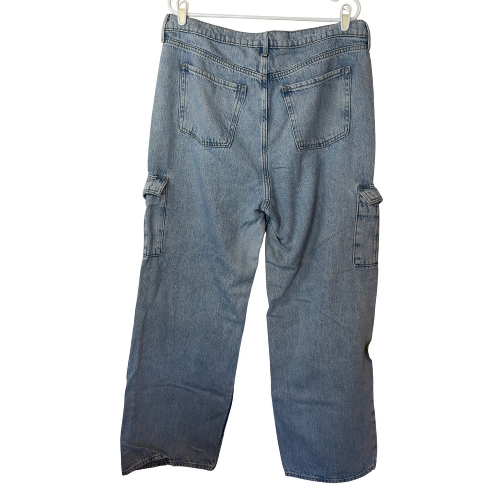 Old Navy Sky Hi Wide-Leg Cargo Denim Jeans Size 16 Light Wash Pockets Utility - Picture 2 of 15